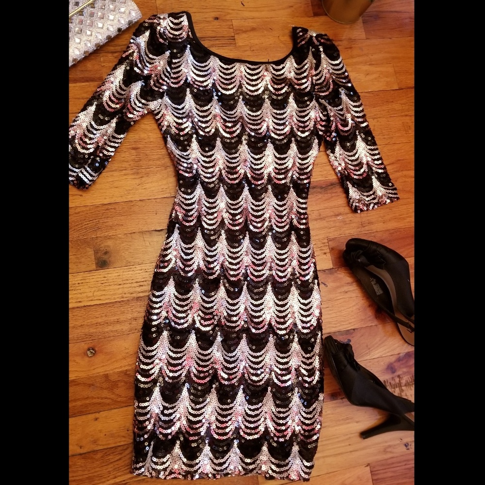 Black and Gold sequin mini dress. Perfect for Prom
